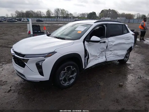 KL77LHEP3SC337657 2025 CHEVROLET TRAX - Image 2
