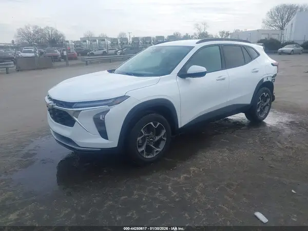KL77LHEP3TC013626 2026 CHEVROLET TRAX - Image 2
