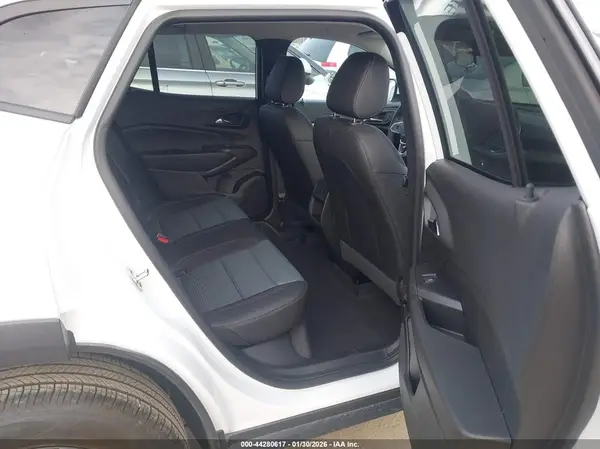 KL77LHEP3TC013626 2026 CHEVROLET TRAX - Image 8