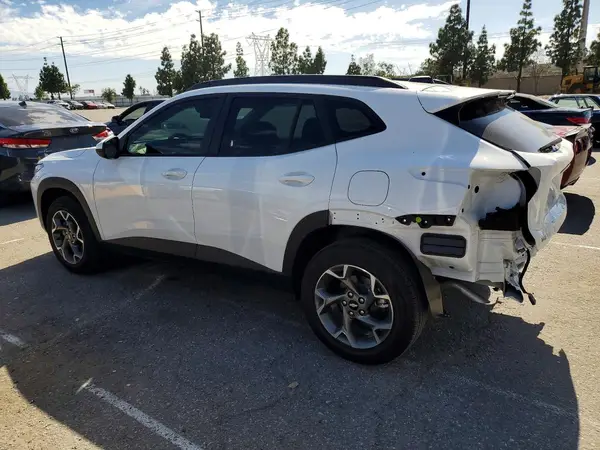 KL77LHEP3TC019734 2026 CHEVROLET TRAX - Image 2