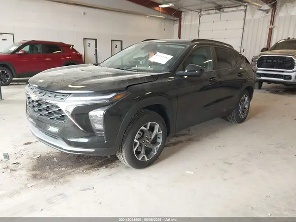KL77LHEP3TC025324 2026 CHEVROLET TRAX - Image 2