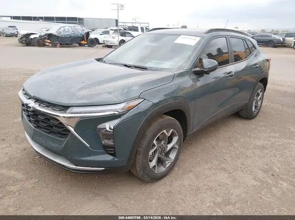 KL77LHEP3TC048361 2026 CHEVROLET TRAX - Image 2