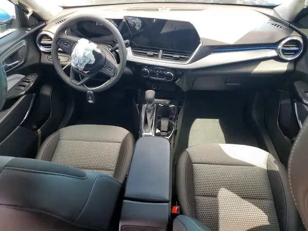 KL77LHEP3TC093915 2026 CHEVROLET TRAX - Image 8