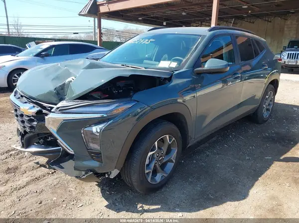 KL77LHEP3TC095180 2026 CHEVROLET TRAX - Image 2