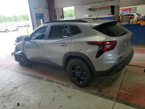 KL77LHEP3TC104718 2026 CHEVROLET TRAX - Image 2