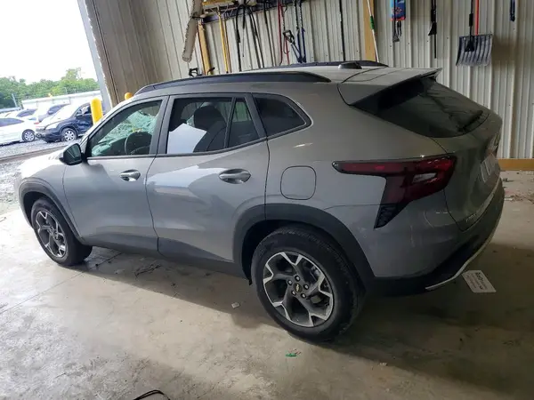 KL77LHEP3TC143096 2026 CHEVROLET TRAX - Image 2