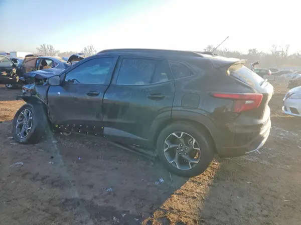 KL77LHEP4SC004657 2025 CHEVROLET TRAX - Image 2