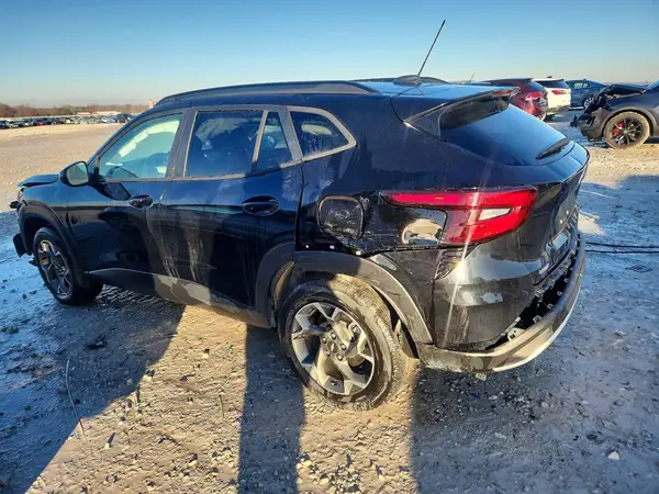KL77LHEP4SC012886 2025 CHEVROLET TRAX - Image 2