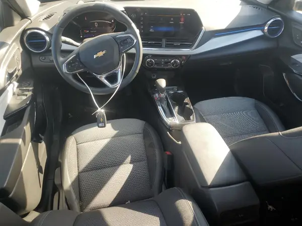 KL77LHEP4SC027579 2025 CHEVROLET TRAX - Image 8