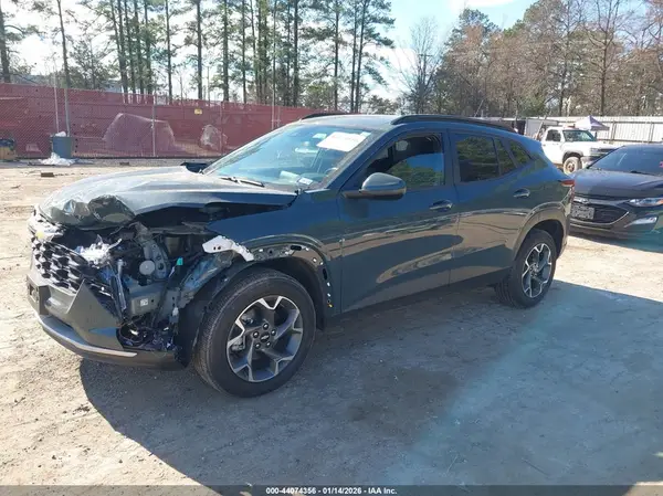 KL77LHEP4SC031471 2025 CHEVROLET TRAX - Image 2