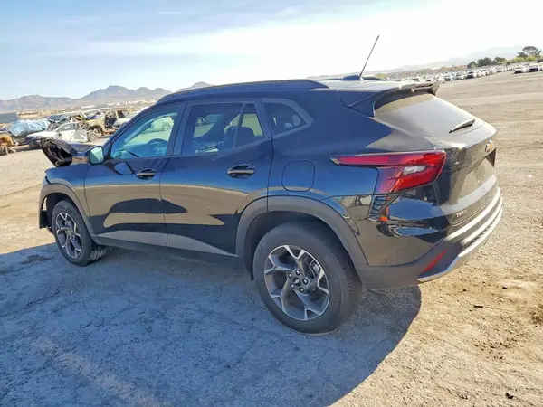 KL77LHEP4SC036136 2025 CHEVROLET TRAX - Image 2