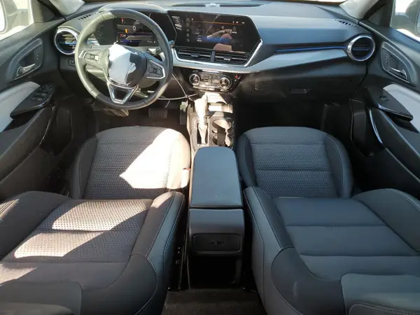 KL77LHEP4SC043362 2025 CHEVROLET TRAX - Image 8