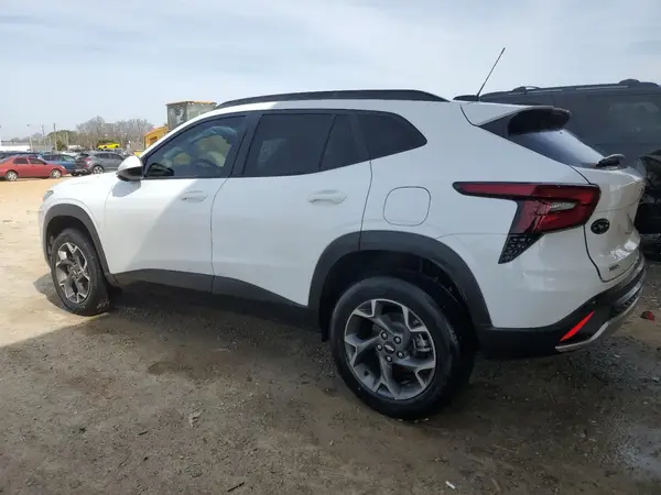KL77LHEP4SC044978 2025 CHEVROLET TRAX - Image 2