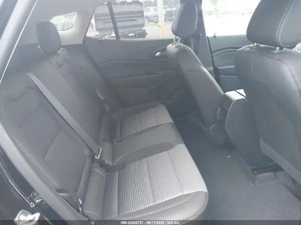 KL77LHEP4SC049470 2025 CHEVROLET TRAX - Image 8