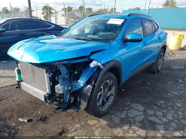 KL77LHEP4SC064650 2025 CHEVROLET TRAX - Image 2