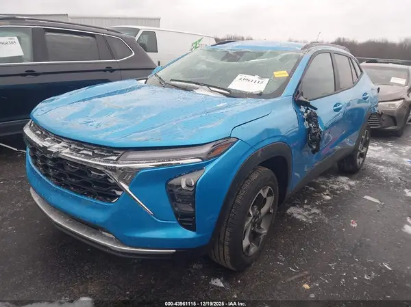 KL77LHEP4SC065622 2025 CHEVROLET TRAX - Image 2