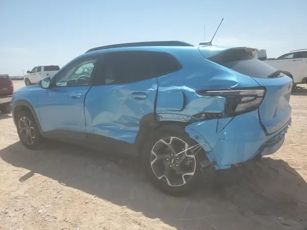 KL77LHEP4SC066186 2025 CHEVROLET TRAX - Image 2