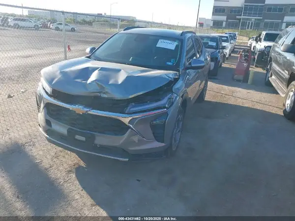 KL77LHEP4SC067466 2025 CHEVROLET TRAX - Image 2