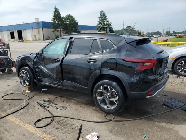 KL77LHEP4SC078306 2025 CHEVROLET TRAX - Image 2