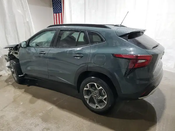 KL77LHEP4SC085059 2025 CHEVROLET TRAX - Image 2