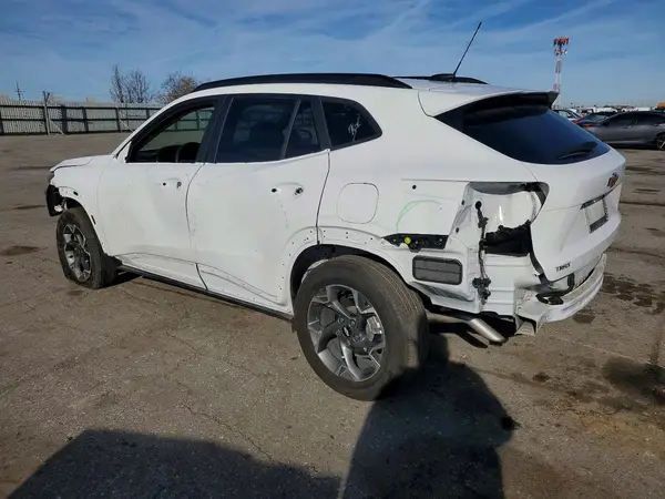 KL77LHEP4SC085689 2025 CHEVROLET TRAX - Image 2