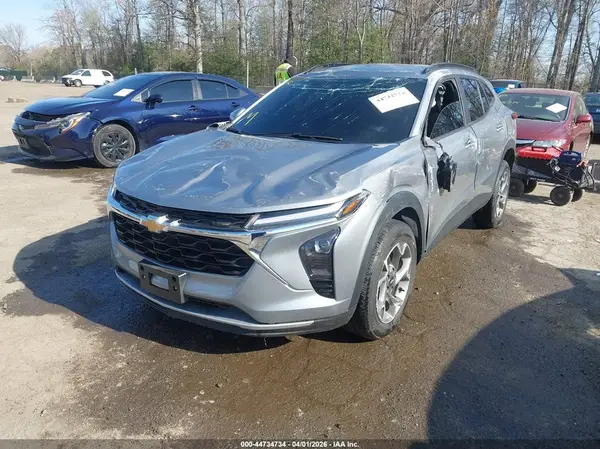 KL77LHEP4SC096904 2025 CHEVROLET TRAX - Image 2