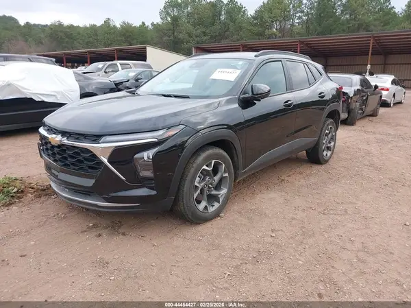 KL77LHEP4SC099074 2025 CHEVROLET TRAX - Image 2