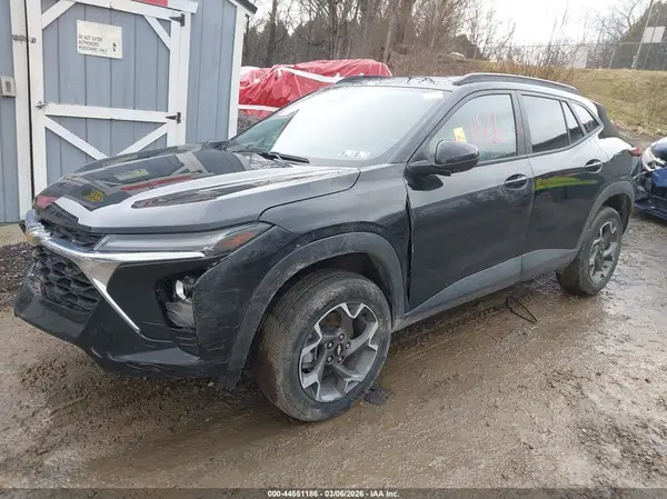 KL77LHEP4SC115841 2025 CHEVROLET TRAX - Image 2
