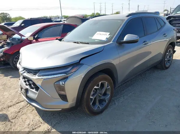 KL77LHEP4SC117900 2025 CHEVROLET TRAX - Image 2