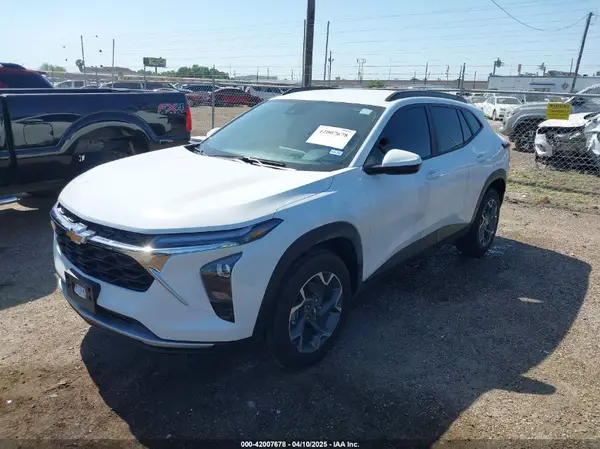 KL77LHEP4SC118481 2025 CHEVROLET TRAX - Image 2