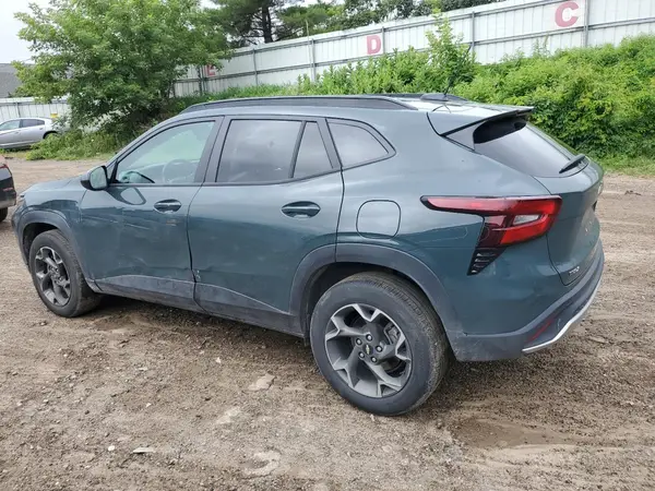 KL77LHEP4SC122806 2025 CHEVROLET TRAX - Image 2