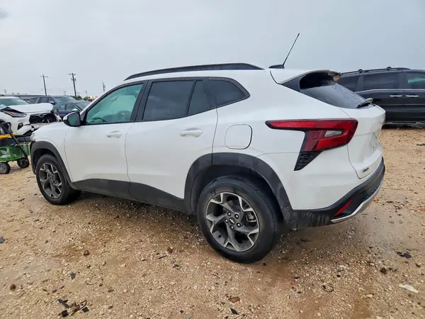 KL77LHEP4SC124541 2025 CHEVROLET TRAX - Image 2
