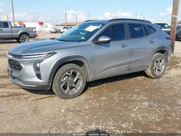 KL77LHEP4SC129397 2025 CHEVROLET TRAX - Image 2