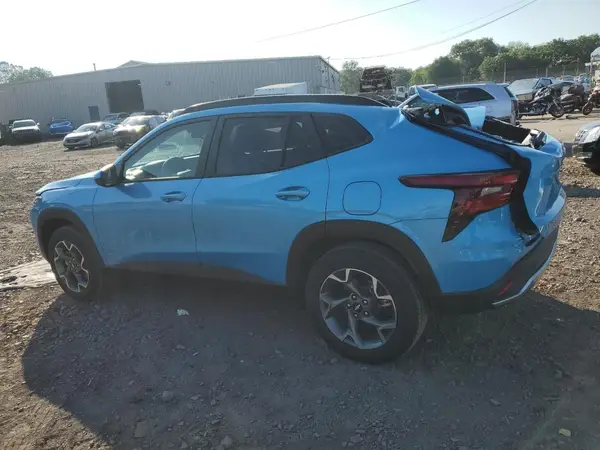 KL77LHEP4SC133420 2025 CHEVROLET TRAX - Image 2