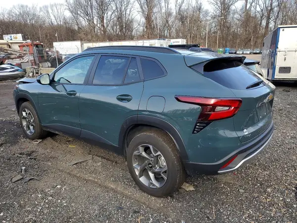 KL77LHEP4SC136978 2025 CHEVROLET TRAX - Image 2