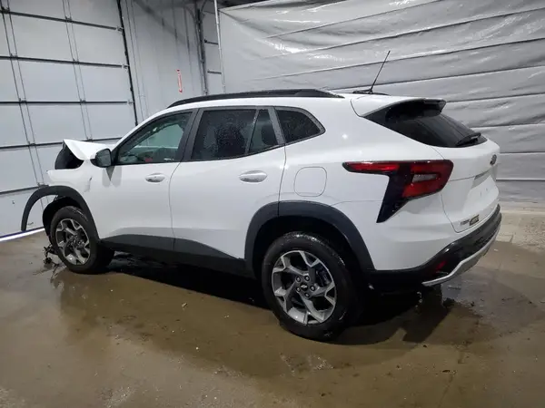 KL77LHEP4SC141064 2025 CHEVROLET TRAX - Image 2