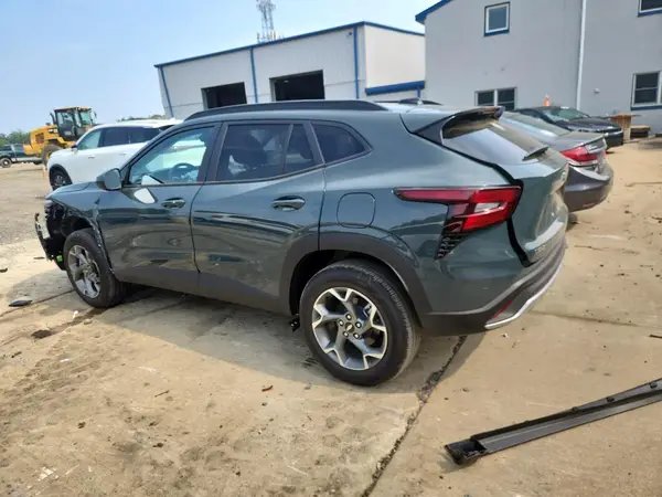 KL77LHEP4SC142425 2025 CHEVROLET TRAX - Image 2