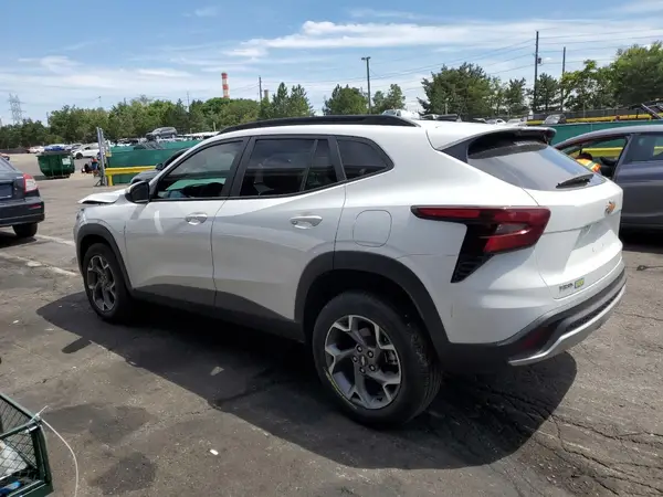 KL77LHEP4SC143221 2025 CHEVROLET TRAX - Image 2