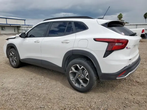 KL77LHEP4SC143588 2025 CHEVROLET TRAX - Image 2