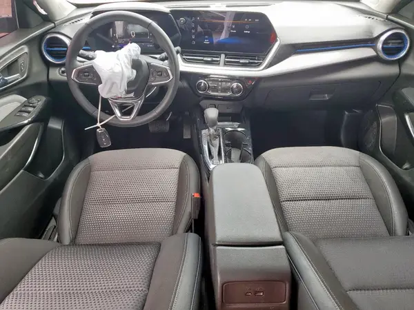KL77LHEP4SC143588 2025 CHEVROLET TRAX - Image 8