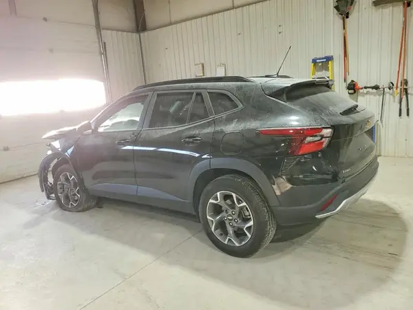 KL77LHEP4SC144594 2025 CHEVROLET TRAX - Image 2