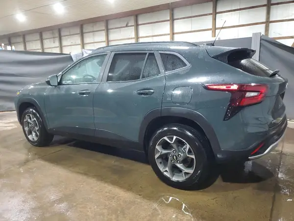 KL77LHEP4SC144739 2025 CHEVROLET TRAX - Image 2