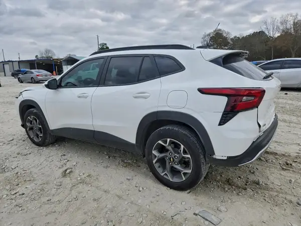 KL77LHEP4SC146359 2025 CHEVROLET TRAX - Image 2