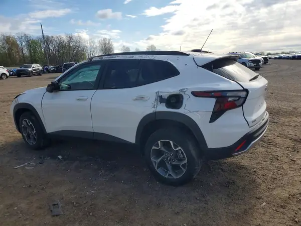 KL77LHEP4SC150847 2025 CHEVROLET TRAX - Image 2
