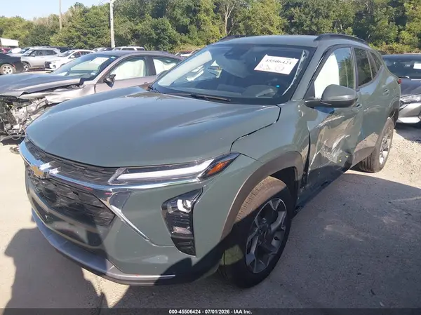 KL77LHEP4SC166921 2025 CHEVROLET TRAX - Image 2