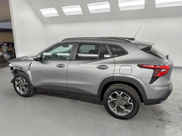 KL77LHEP4SC170080 2025 CHEVROLET TRAX - Image 2