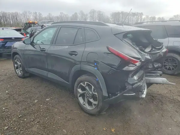 KL77LHEP4SC175683 2025 CHEVROLET TRAX - Image 2