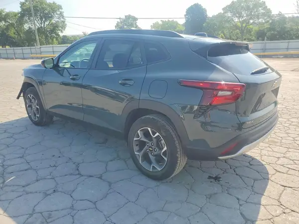 KL77LHEP4SC178129 2025 CHEVROLET TRAX - Image 2