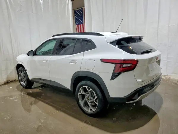 KL77LHEP4SC183055 2025 CHEVROLET TRAX - Image 2