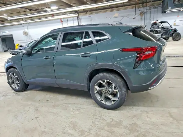 KL77LHEP4SC194038 2025 CHEVROLET TRAX - Image 2
